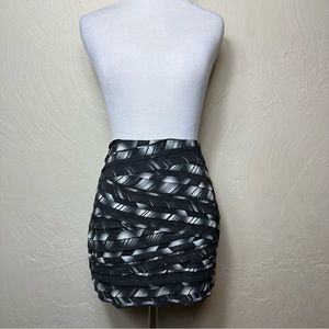 A/X Armani Exchange Black & White Printed Mini Skirt 6 NWT!